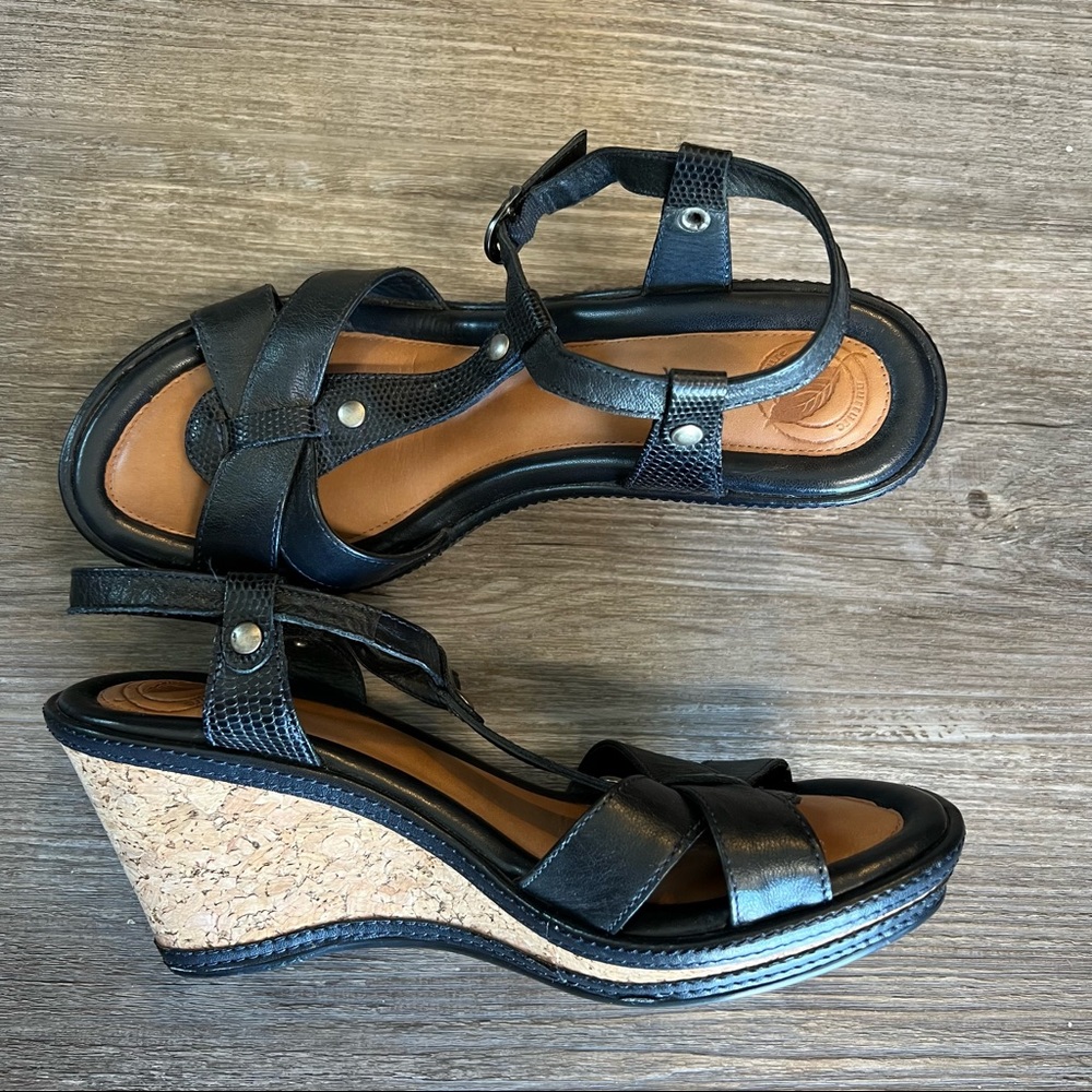 Nurture Hawkins leather wedge sandals size 8